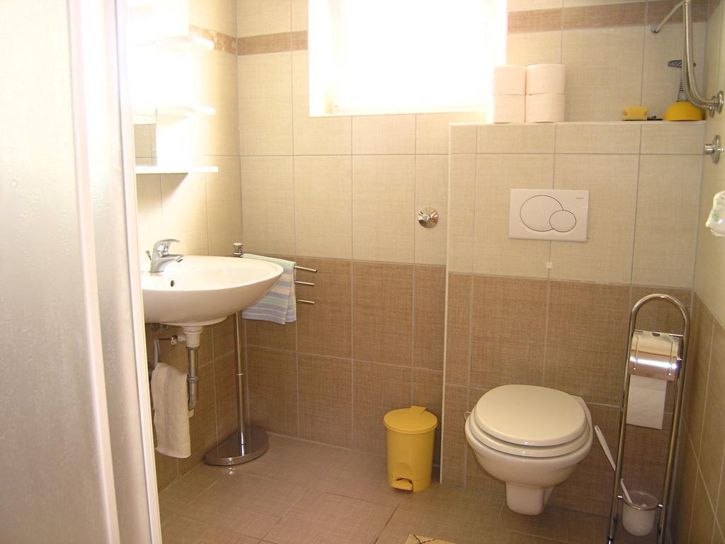 Apartmani Bakran Krk Town Exterior photo
